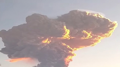 Zboruri anulate. O erupție uriașă blochează una dintre cele mai căutate insule exotice. VIDEO