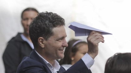 Patrioții fără cratimă, bâlciul și conservele