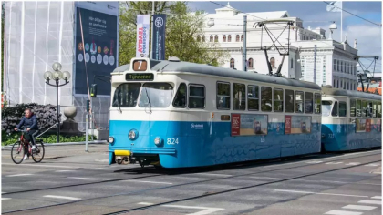 Panică în Göteborg. Un tramvai sare de pe șine și lovește o pizzerie plină cu oameni
