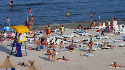 Pensionar jefuit pe o plajă în Mamaia. Unde au fost găsiți hoții, la câteva ore după furt 