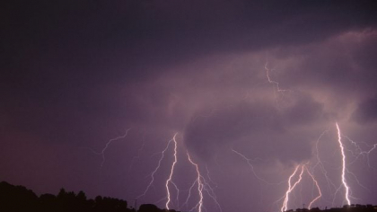 Cod galben în București. ANM anunță ploi, vânt și descărcări electrice