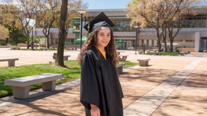 Fetița de 11 ani care a absolvit facultatea și i-a uimit pe profesorii ei: „Obținea încă două diplome, dacă ar fi mai rămas un semestru”
