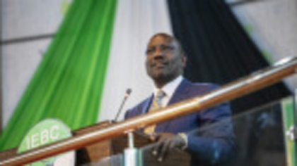 Președintele Kenyei, William Ruto, a fost atacat cu un pantof in timpul unui miting