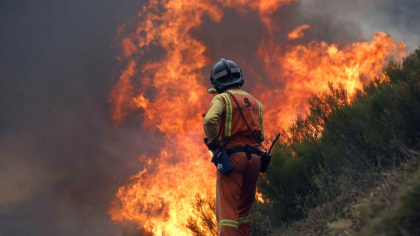 MAE avertizează românii care călătoresc în sudul Italiei: Cod roșu de incendii de vegetație