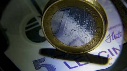 Curs valutar BNR. Ce se întâmplă cu moneda națională față de euro și dolarul american
