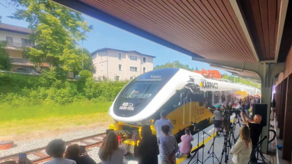 Un producător polonez de trenuri ieşit recent din restructurare are atât de multe comenzi pentru transportul local şi export, inclusiv pentru România, încât a trebuit să-şi mărească fabrica. Industria feroviară est-europeană duduie. Aceasta înseamnă că şi concurenţa se înteţeşte
