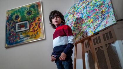 Puștiul minune de 12 ani care primește 50 de euro pe lună bani de buzunar, chiar dacă tablourile lui se vând și cu 30.000 de euro
