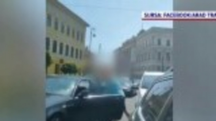 Bătaie în trafic la Arad. Agresorul, căutat de polițiști după ce imaginile au ajuns pe internet