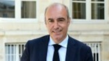 Politicienii din Franţa, șocați după sinuciderea unui deputat proeminent de dreapta: „L-au găsit într-o cameră spânzurat”
