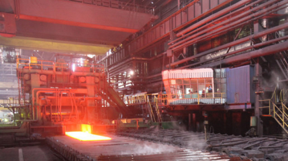 Angajaţii din Franţa ai ArcelorMittal ameninţaţi cu dispariţia locului de muncă cer naţionalizarea producătorului de oţel. Macron nu vrea şi pledează pentru o soluţie europeană