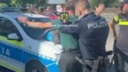 A scăpat din accidentul de tren, dar nu și de polițiști. Șoferul din Bistrița care a forțat trecerea la nivel a fost prins