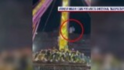Momentul în care o piesă metalică de la motorul unui carusel cade printre oameni, într-un parc de distracții din Bacău