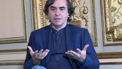 "Ar fi un miracol". Mircea Cărtărescu nu-i dă șanse prea mari lui Nicușor Dan în turul 2. "Se destramă tot ce am obținut în douăzeci de ani"