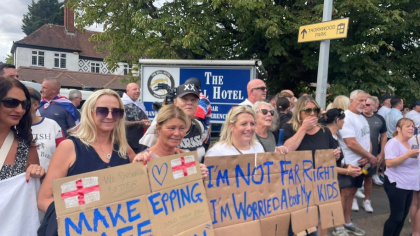 Proteste violente în fața unui hotel din Marea Britanie care găzduiește solicitanți de azil: „Trimiteți-i acasă”