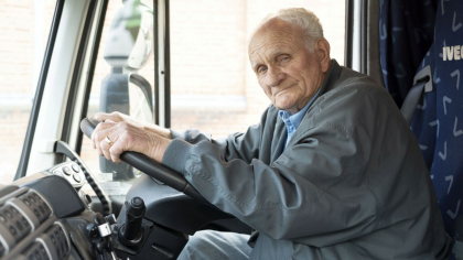Cod rutier 2025. Noi reglementări ale Uniunii Europene. Ce trebuie să ştie şoferii de peste 65 de ani
