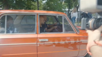 Frații Tate au făcut circ la semnarea controlului judiciar. În mașină rusească, cu muzica dată la maxim nu au vrut să comenteze informația că vor fi extrădați VIDEO