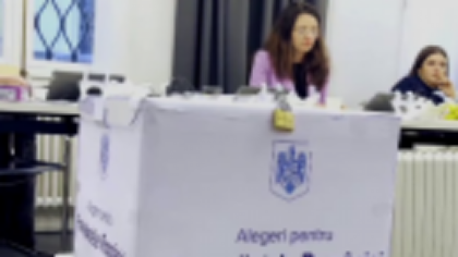 AFP: Candidatul votat masiv într-un orășel din Spania unde aproape 18.000 de români „speră la o schimbare”