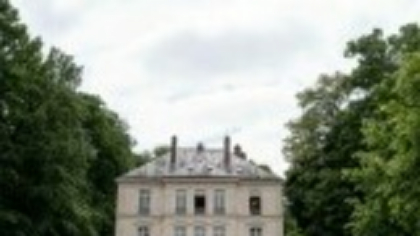 Vila lui Karl Lagerfeld din apropierea Parisului a fost vândută pentru aproape 4,7 milioane de euro. FOTO