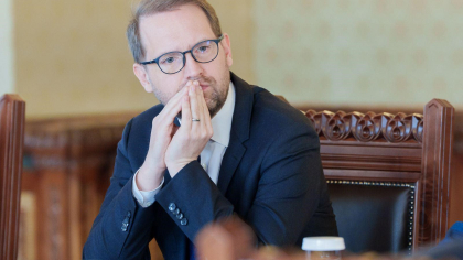 Dominic Fritz: „AUR nu vrea o Românie modernă, vrea o Românie condusă de hoți cu tricolorul în mână”. Răspunsul lui George Simion