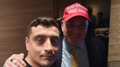 Cu cine a sărbătorit candidatul AUR rezultatele din turul întâi. „O cursă Simion-Dan este cea mai bună variantă pentru el. La fel ca Trump vs. Kamala”