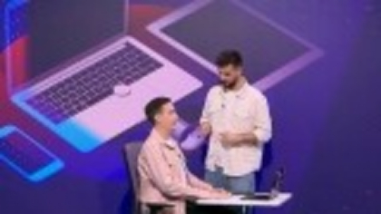 Cum să folosești telefoanele și laptopurile fără să-ți strici postura. Sfaturi pentru un spate sănătos în era gadgeturilor
