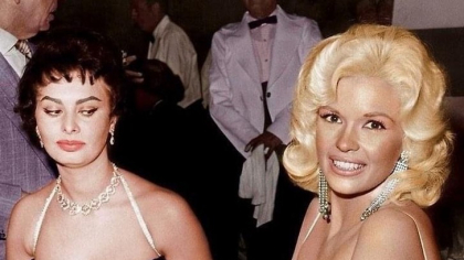 Povestea din spatele celei mai faimoase priviri din istoria Hollywoodului. „Jayne știa exact ce face”