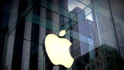 Apple, dată în judecată pentru promisiuni false legate de Siri. Ar fi exagerat progresele în AI