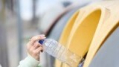 Noi schimbări pregătite pentru PET-uri, după capacele care nu se mai desprind. Cum vor arăta sticlele de plastic