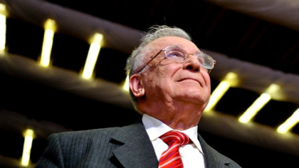 Ion Iliescu rămâne internat în secția de terapie intensivă