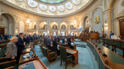 Reforma lui Bolojan de la Senat: Cum unii dintre „desființați” încasează aceleași salarii de la stat