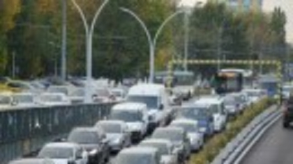 Bucureștenii pierd peste 12 zile de lucru anual, blocați în trafic. „E horror. Nu contează momentul zilei”