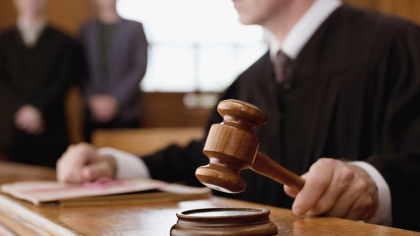 Guvernul Nicuşor-Bolojan propune măsuri drastice în Justiţie. Creşte vârsta de pensionare la 65 de ani pentru magistraţi şi se elimină cumulul pensiei cu salariul