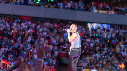Chris Martin, omagiu pe Wembley pentru familia lui Charlie Kirk. Gestul a stârnit reacții împărțite pe rețelele de socializare