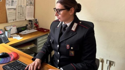 Un român a furat 20 de sticle de băutură dintr-un magazin din Italia cu o geantă special modificată