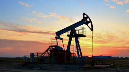 Prețul barilului de petrol, la maximul ultimelor două săptămâni. Cotația, impulsionată de optimismul economic din SUA și cererea mai mare