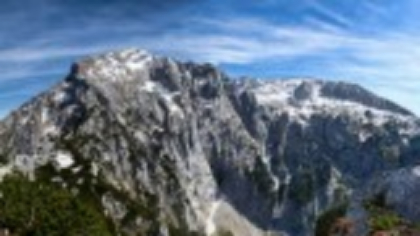 Un bărbat de 77 de ani și-a găsit sfârșitul în munţii austrieci, după ce a căzut în gol 100 de metri