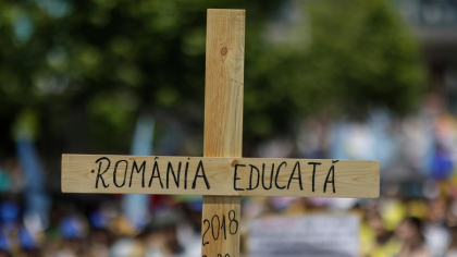Haos în educație. Sindicatele vorbesc de comasarea a 700 de școli, candidații de la Titularizare se gândesc dacă se mai prezintă