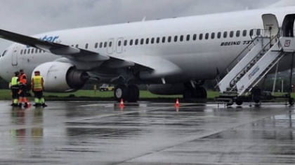 Incident aviatic în Polonia: O aeronavă a derapat de pe pistă la aterizare. Pasagerii au fost evacuați VIDEO