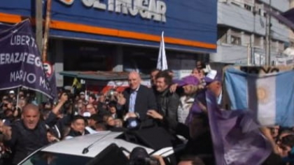 Javiel Milei, atacat cu bolovani în Buenos Aires. „Este rușinos ca ei să fure de la persoanele cu dizabilități” VIDEO