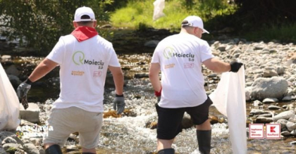 Proiectul Refresh Moieciu 5.0 a mobilizat 73 de voluntari pentru ecologizarea râurilor Stăncioiu și Turcu din județul Brașov