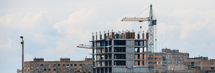 Radiografia creditării ipotecare în ultimii cinci ani. Creditele ipotecare au crescut cu 50% în cinci ani, la 111 mld. lei. Doar unu din zece credite mai este luat în valută, faţă de o treime acum cinci ani, iar rata medie lunară trece de 1.700 de lei