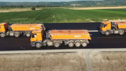 Progrese importante pe Autostrada Moldovei. Unde a ajuns cu asfaltarea Dorinel Umbrărescu VIDEO