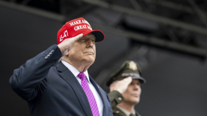 Cum va arăta noul telefon mobil lansat de compania lui Donald Trump? Design-ul este inspirat de mișcarea MAGA