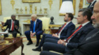 Trump, dezlănțuit pe un ziarist la conferința „genocidului alb”: „Idiotul ăla... un nemernic. Ești un reporter rău”