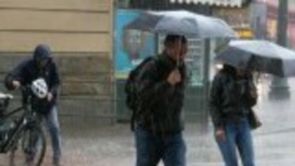 Alertă meteo Cod Portocaliu de furtună în București și alte județe. Rafalele vor ajunge și la 90 km/h