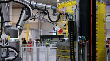 Roboții preiau controlul? Amazon lansează Vulcan, mașina cu simț tactil care ar putea înlocui muncitorii umani