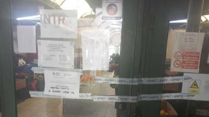 O piaţă din centrul Constanţei a fost închisă temporar. Noaptea, pisicile sunt băgate pentru a prinde şobolanii