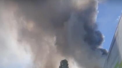 Incendiu violent la un centru comercial din Arad