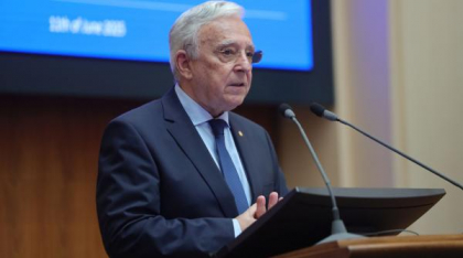 Isărescu avertizează: ”Ne termină ruşii, ne blochează plăţile în trei zile dacă nu avem sisteme clare de securitate cibernetică”
