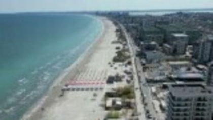 Confruntați cu lipsa turiștilor, hotelierii de pe litoral au început să taie din prețuri, deși suntem în vârf de sezon
